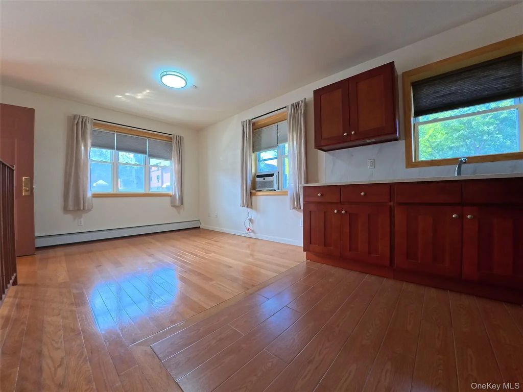 220-03 64th Avenu # 1fl, Oakland Gardens