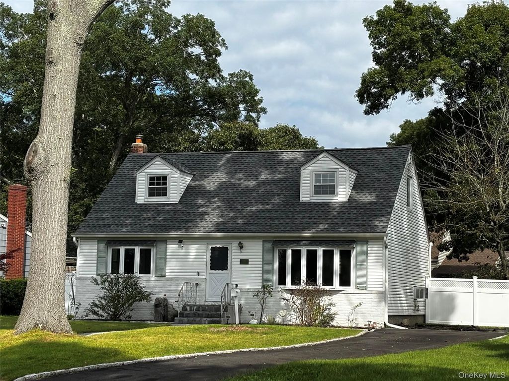 105 Rutledge Road, North Babylon