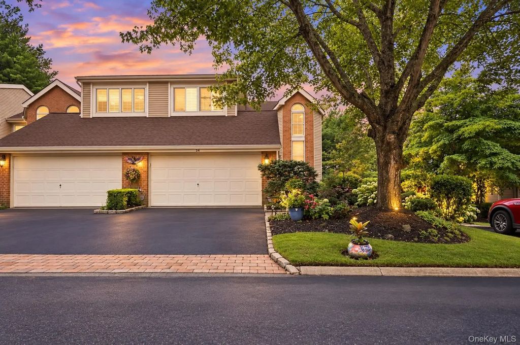 23 Willow Ridge Drive, Smithtown