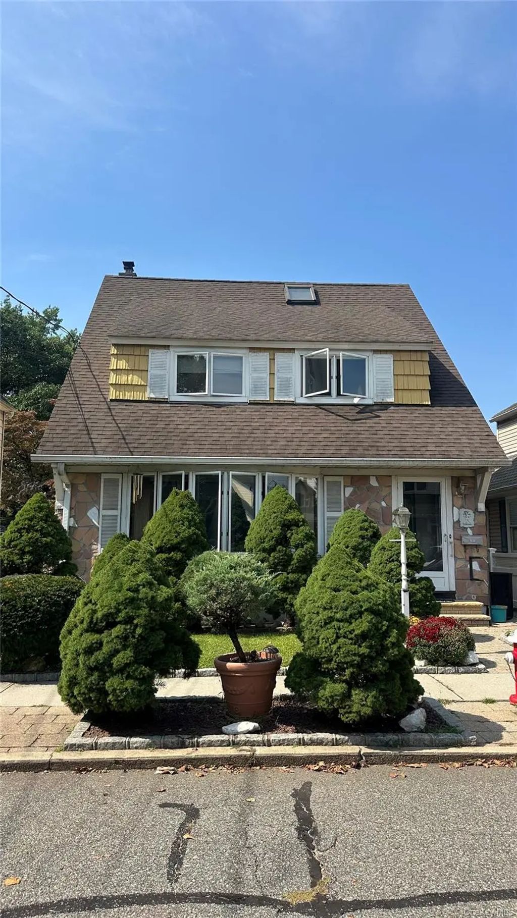 44 Capitol Avenue, Williston Park