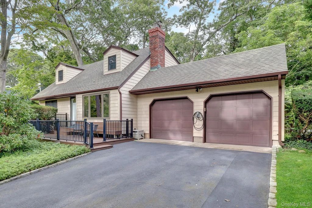 43 Huyler Court, Setauket