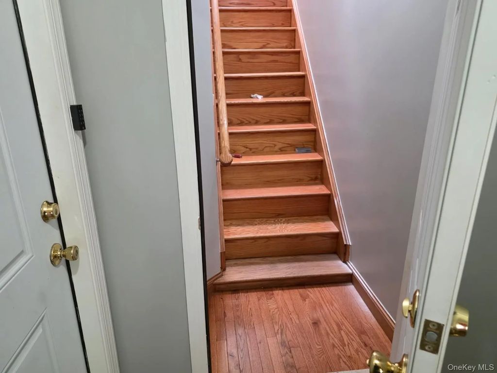 102-16 Park Ln S # 2, Richmond Hill