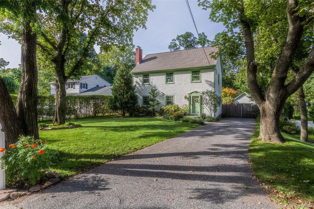 385 Main Street, East Setauket