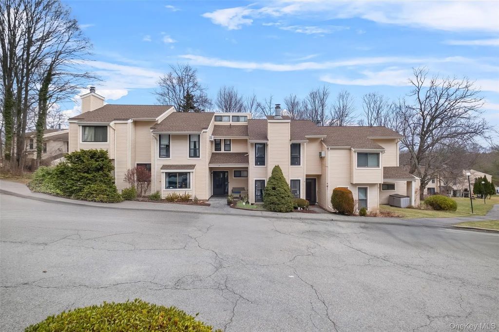7 Woodland Trail, Carmel