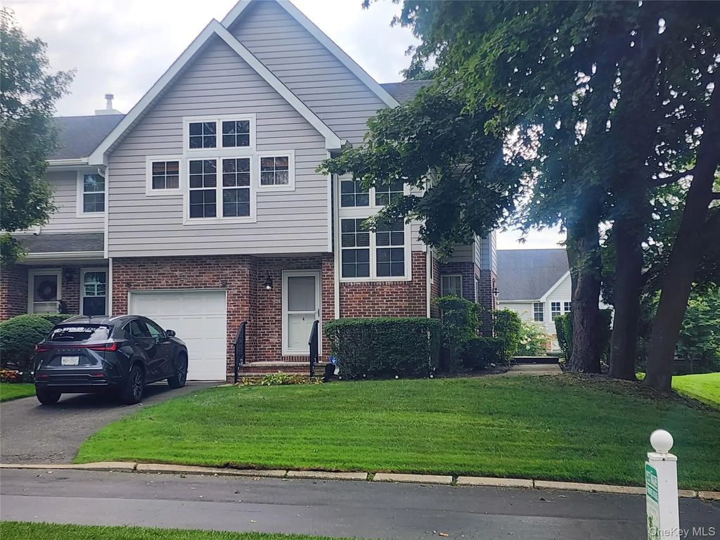 4 Sprucewood Boulevard, Central Islip