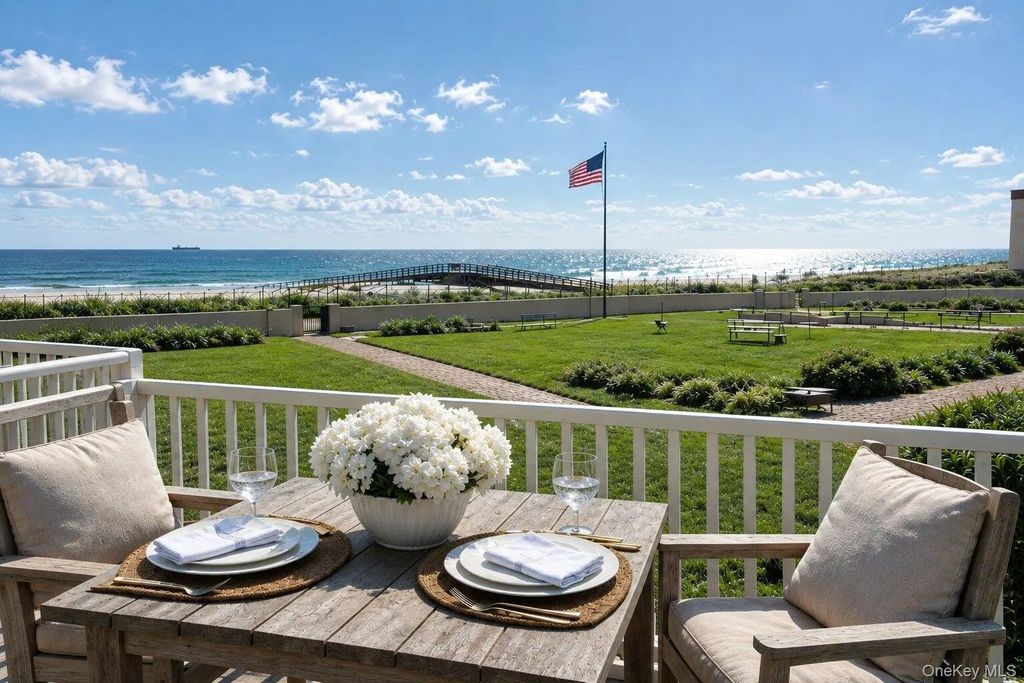 2 Richmond Road # 2a, Lido Beach
