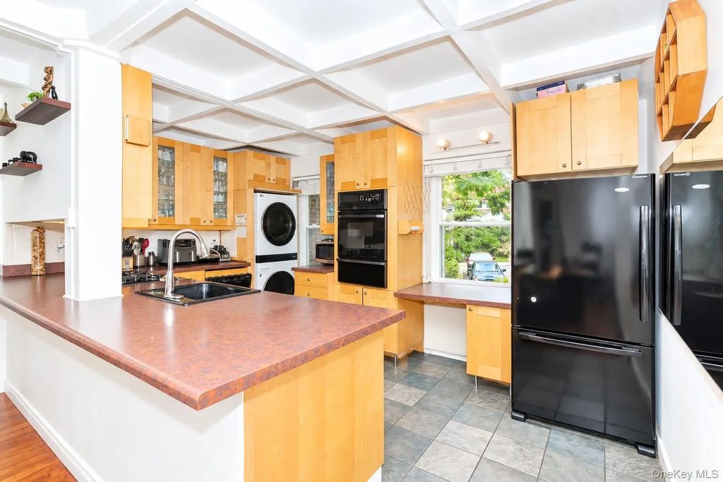14476 Village Road # 77c, Jamaica