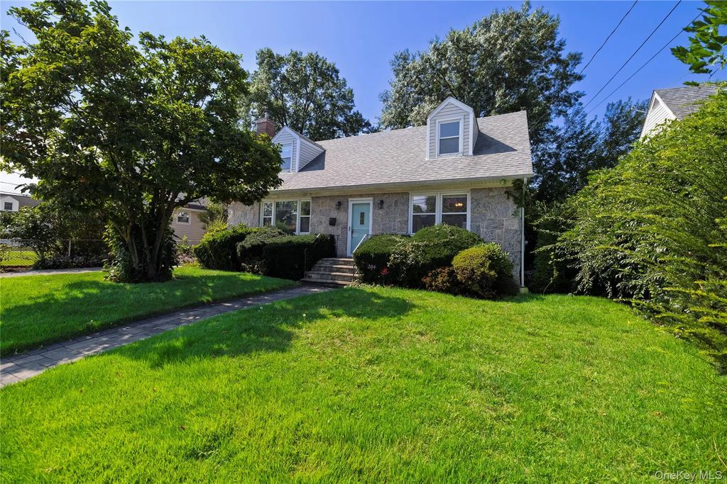 204 Pamlico Avenue, Uniondale