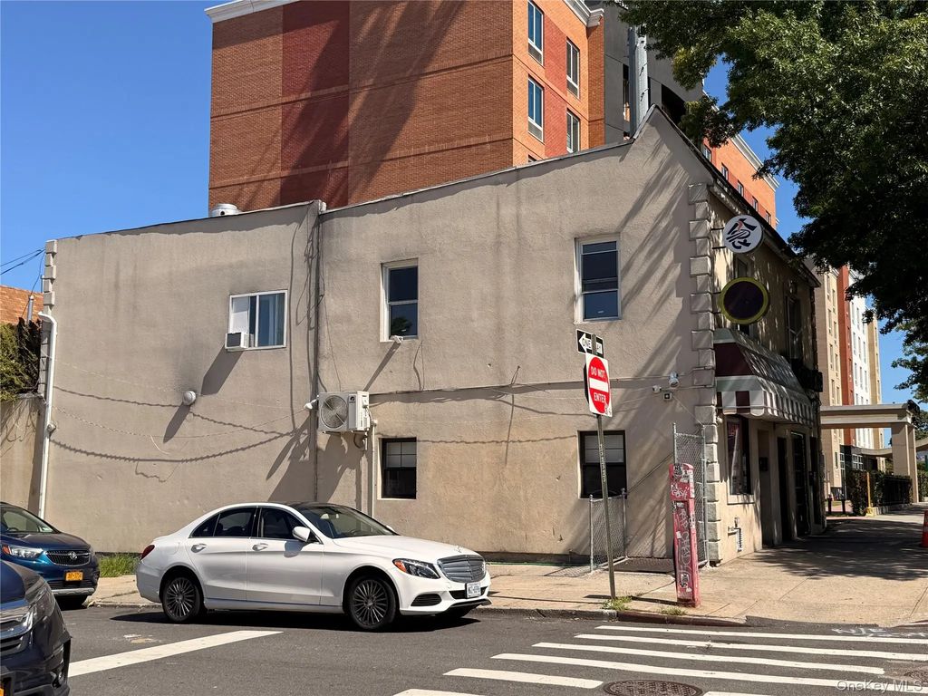 183-01 Horace Harding Expressway, Fresh Meadows