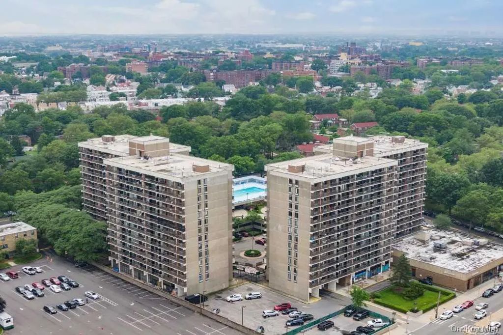 152-18 Union Turnpike # 4 P, Flushing