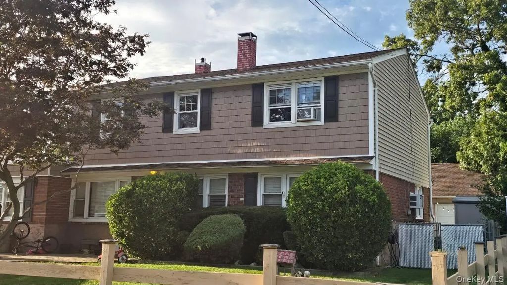 81 Baltimore Avenue, Massapequa