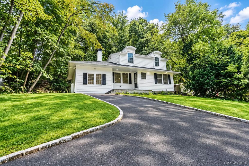 128 Crooked Hill Road, Huntington