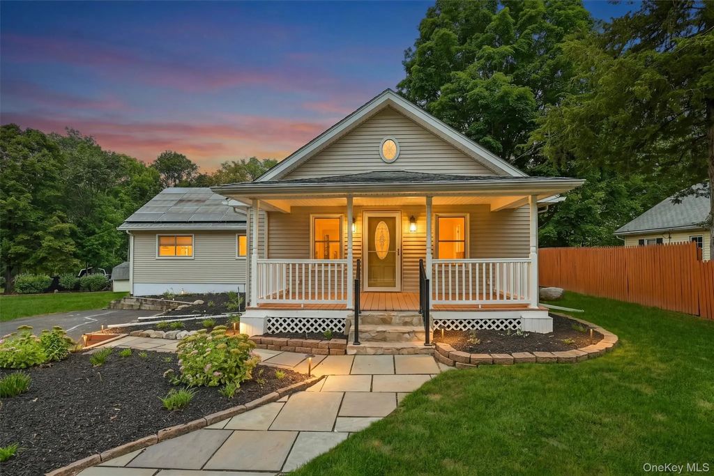 674 Eagle Valley Road, Tuxedo Park