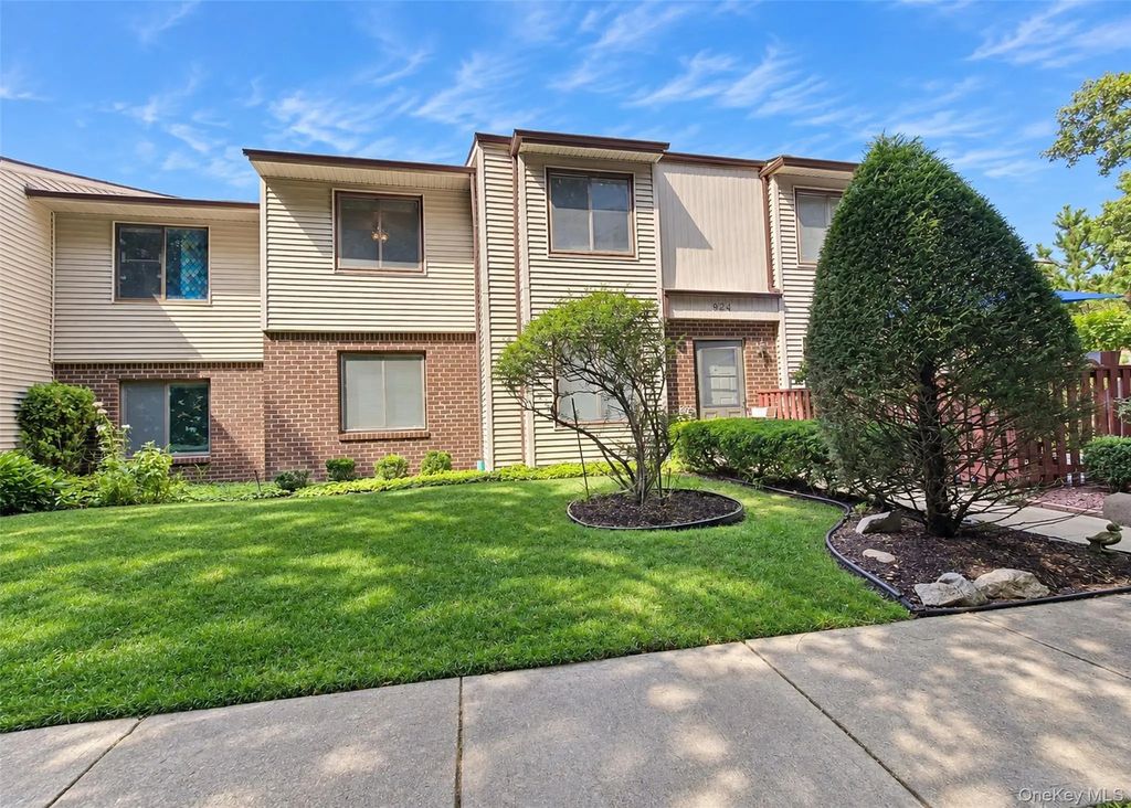 924 Skyline Drive, Coram
