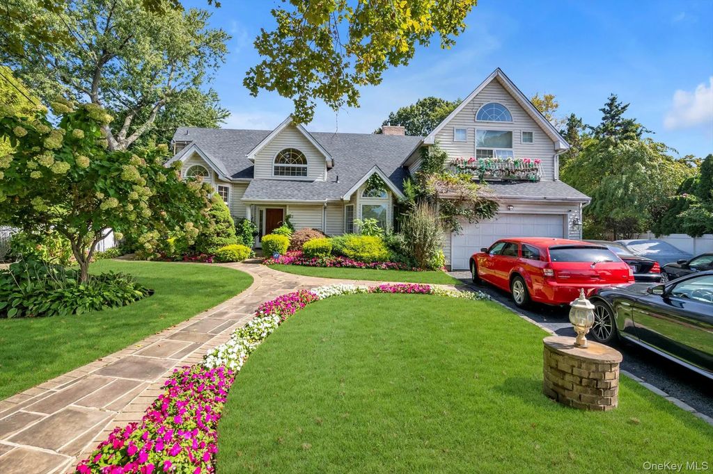 12 Gold Circle, Malverne