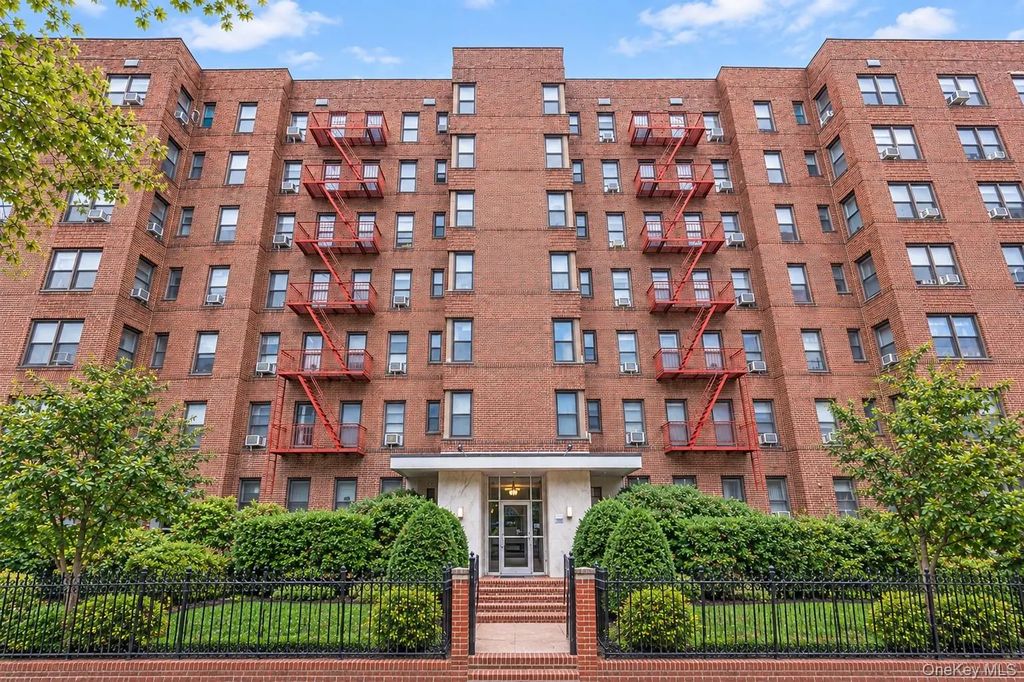 141-60 84th Road # 3g, Briarwood