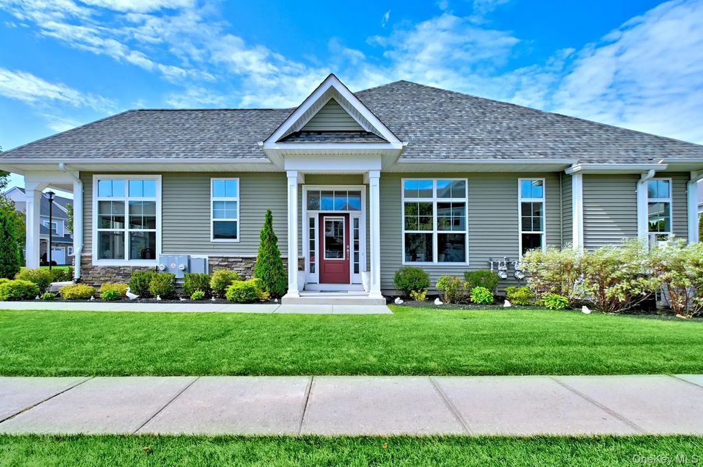 182 Belmont Circle, Yaphank
