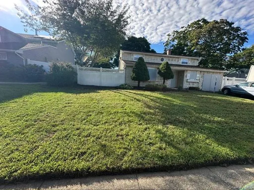 28 Continental Drive, Centereach