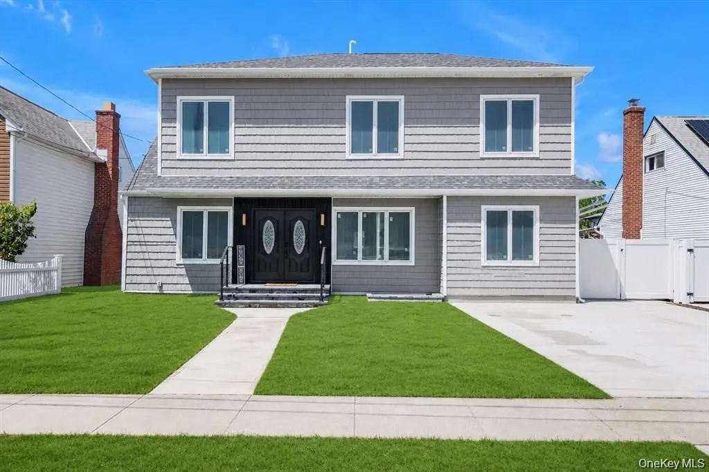 22 Miller Circle, Hicksville