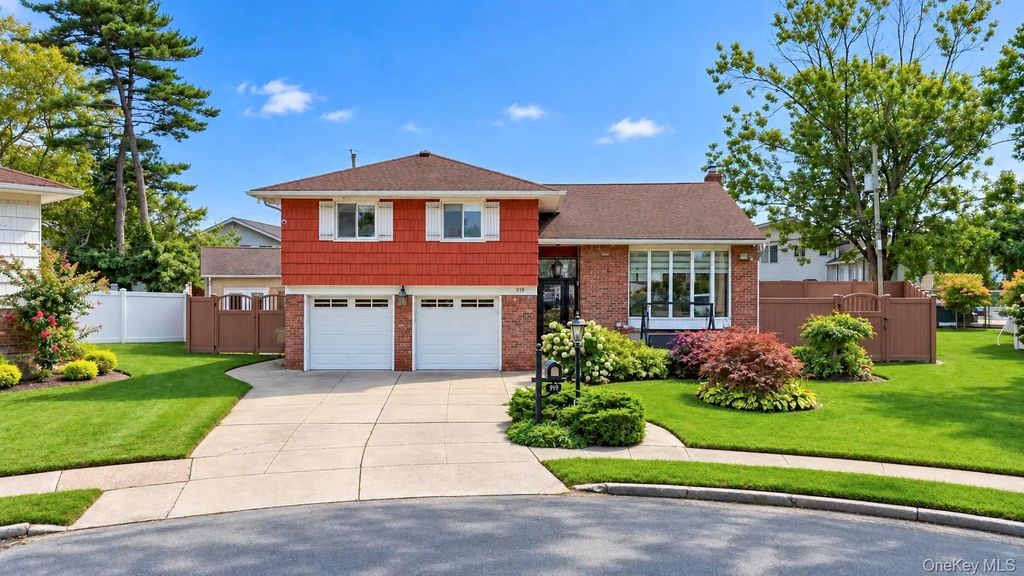 919 Park Court, Valley Stream