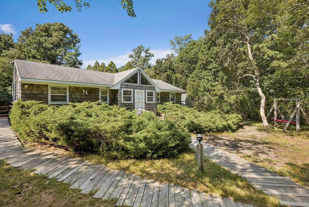 6 Surf Drive, Amagansett