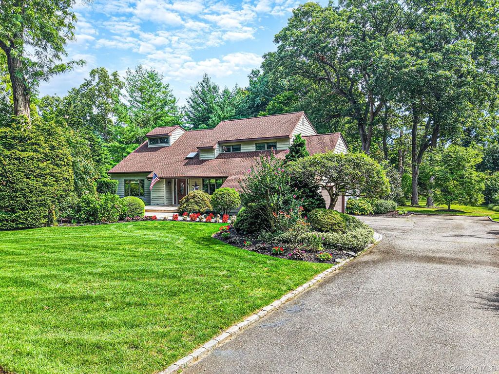 4 Kroft Court, Huntington