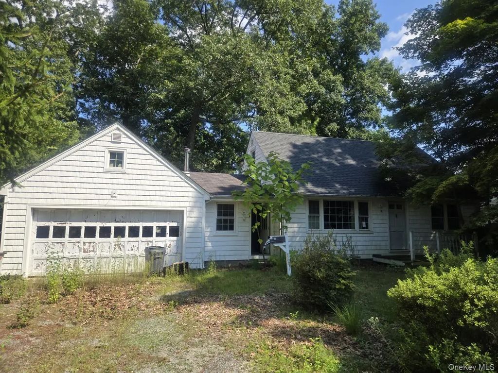 59 Cornell Street, East Northport