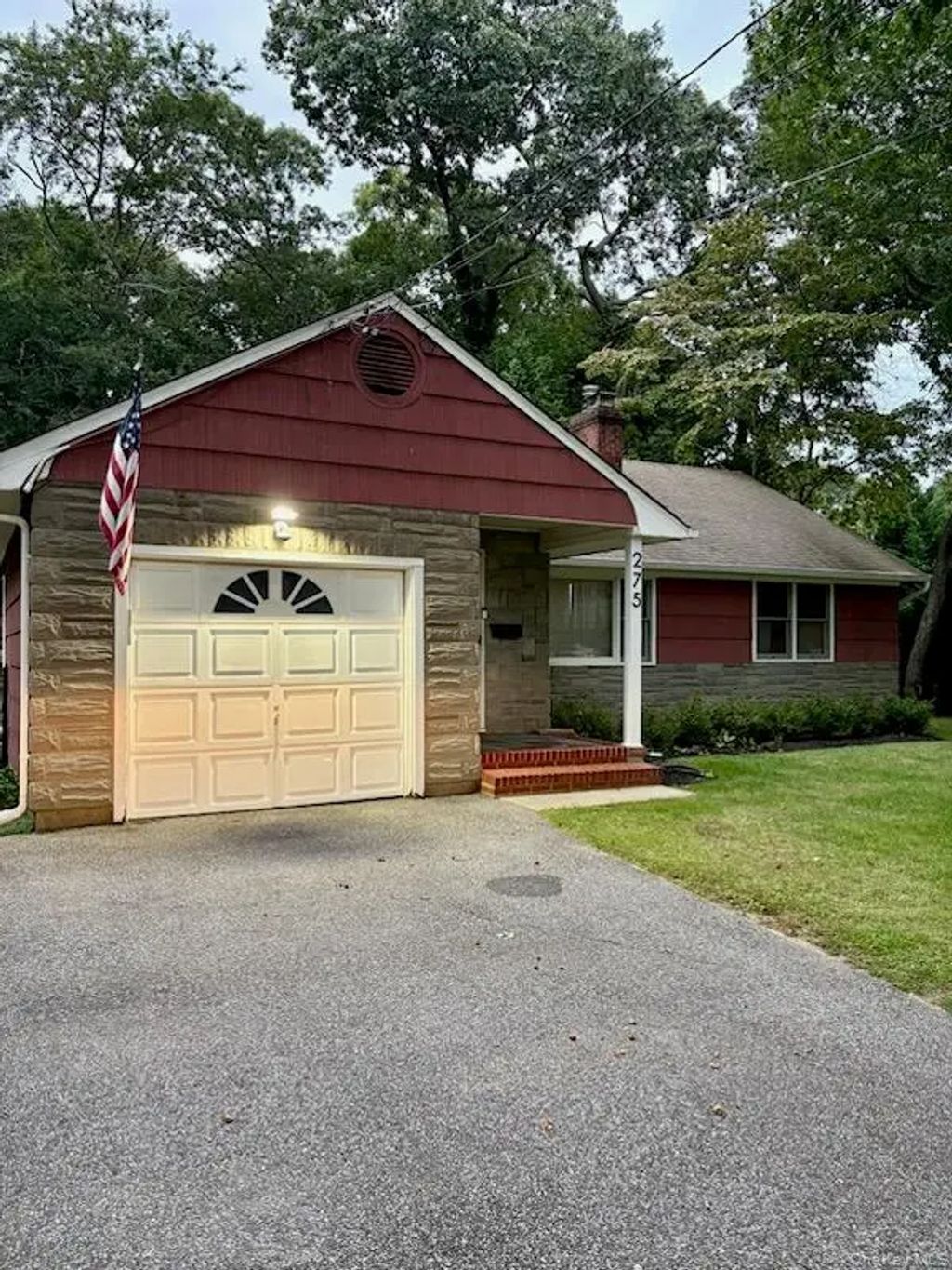 275 4th Avenue, Saint James