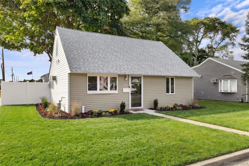 234 Division Avenue, Massapequa