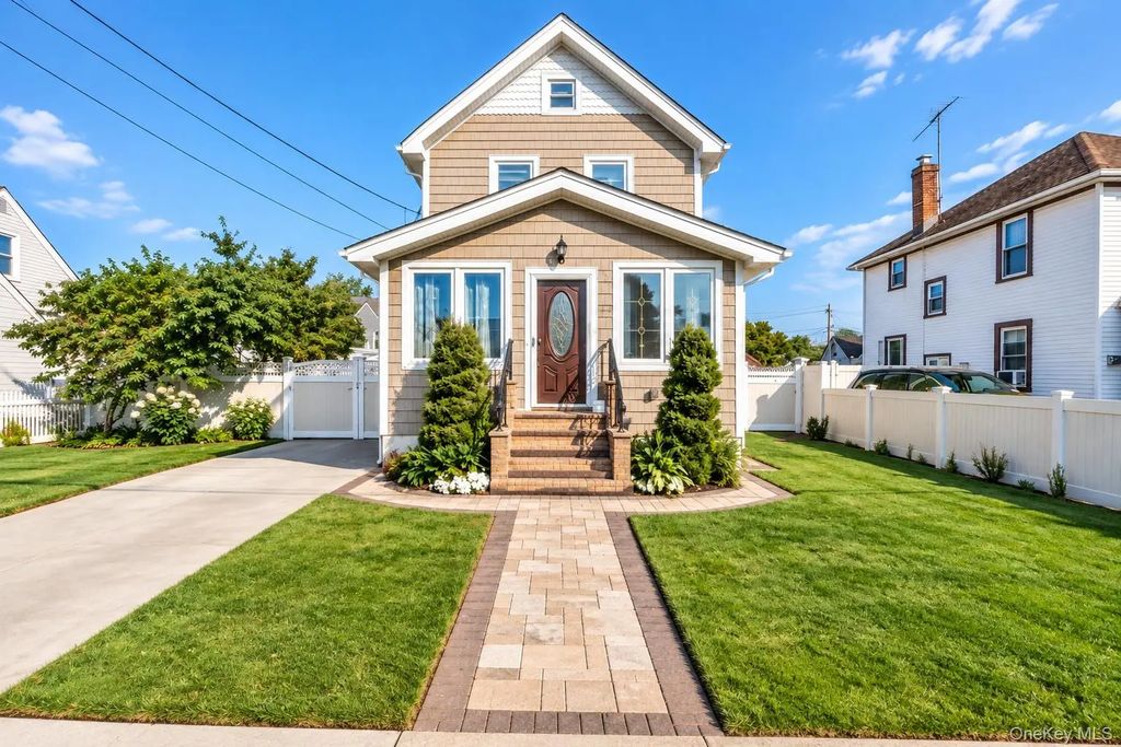 91 Rockmart Avenue, Elmont