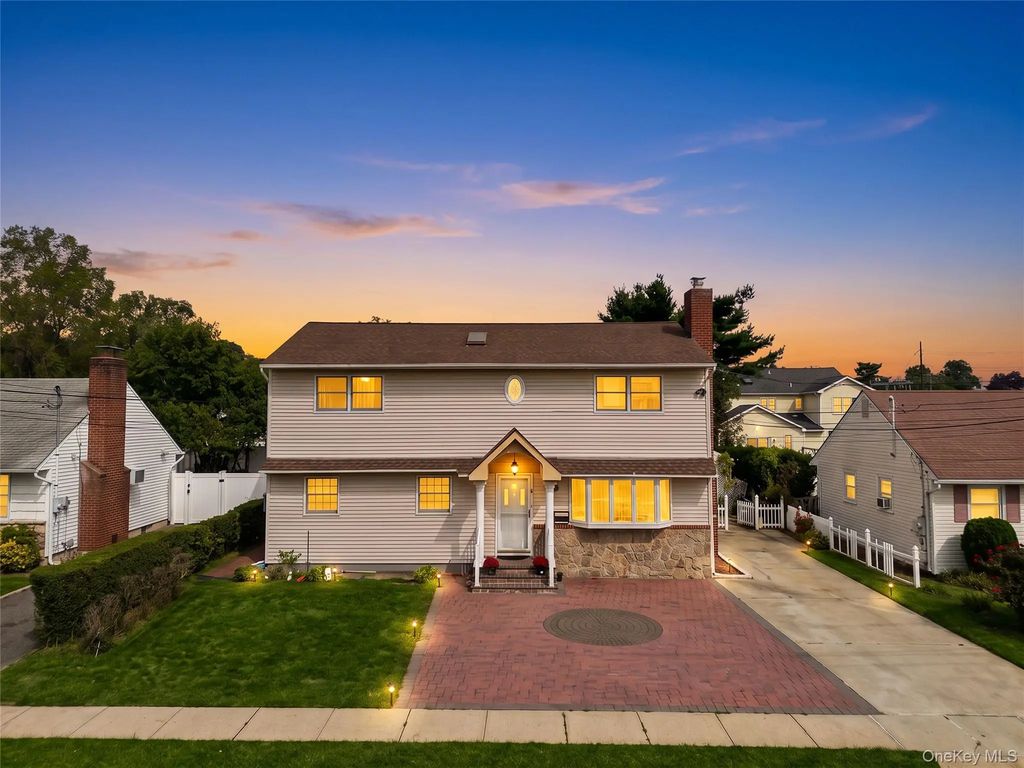 234 Nevada Street, Hicksville