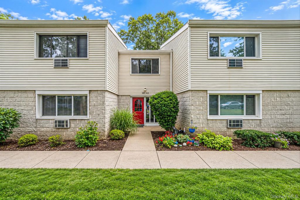 28 Richmond Boulevard # 1b, Ronkonkoma