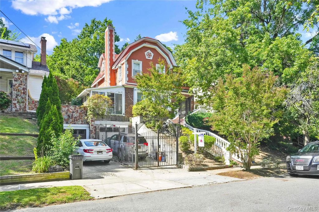 84-42 Charlecote Ridge, Jamaica Estates