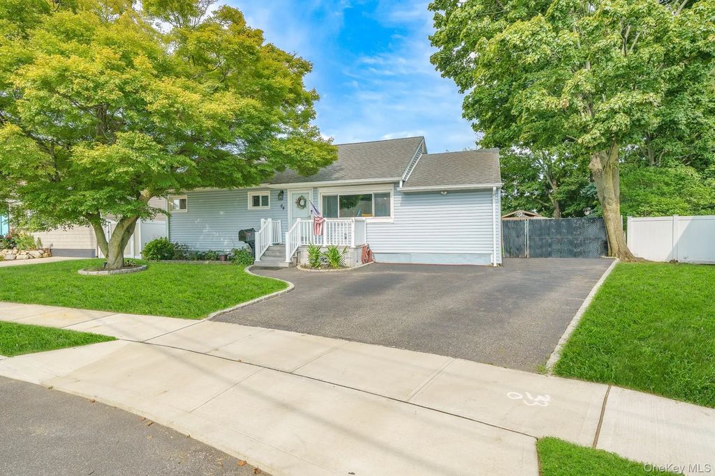 64 Frank Street, Lindenhurst