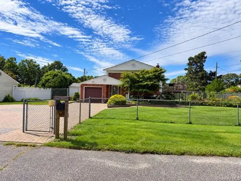 135 W End Avenue, Shirley