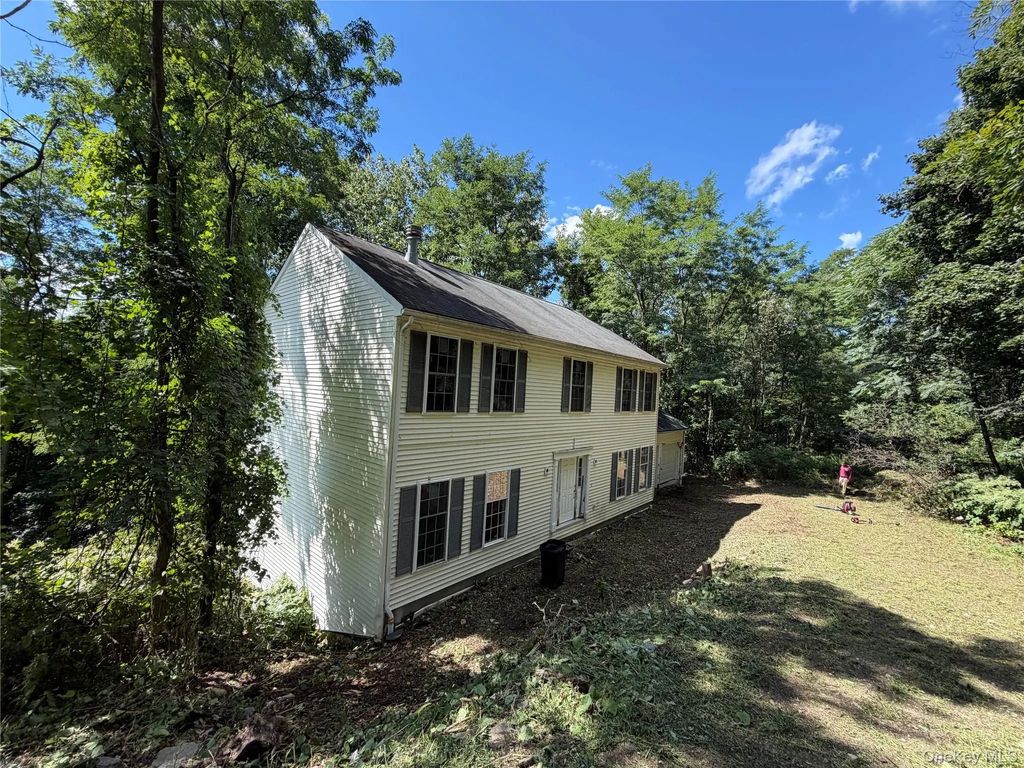 33 Wayne Way, White Plains