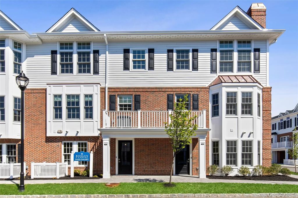 703 Mill Creek N, Roslyn