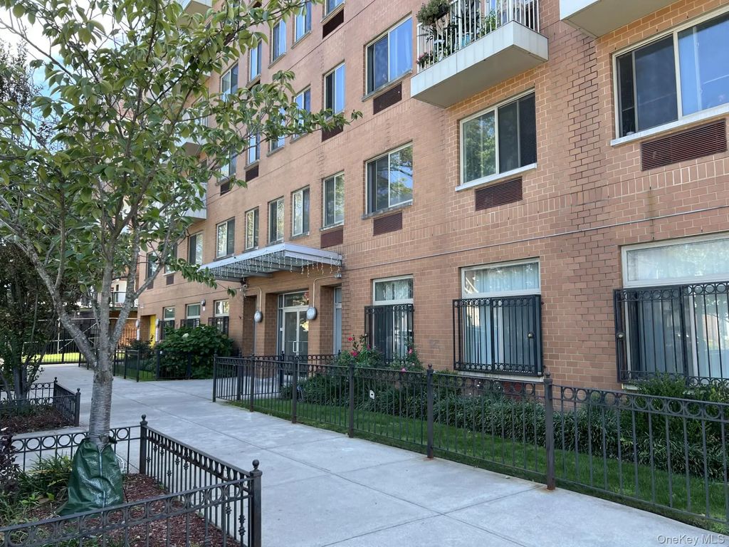 143-20 Hoover Avenue # 603, Briarwood