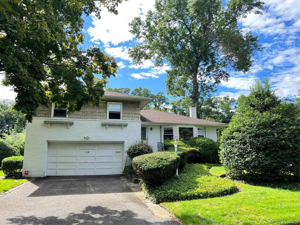 108 Gilmar Lane, Roslyn Heights