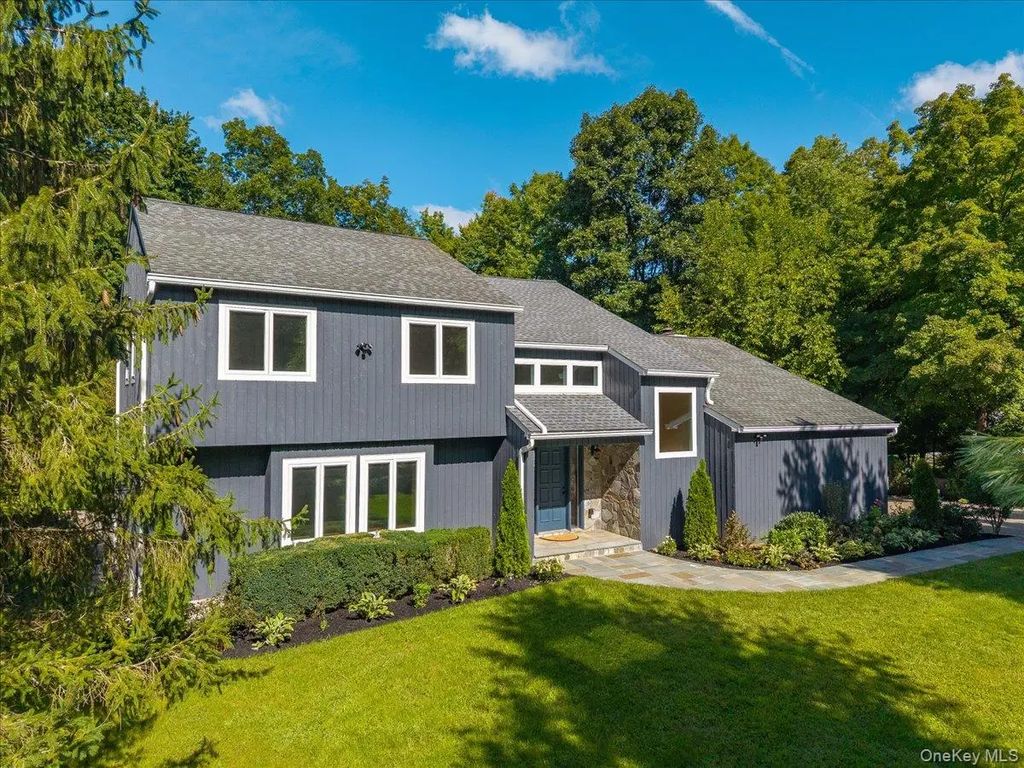 10 Tall Pines Lane, Bedford