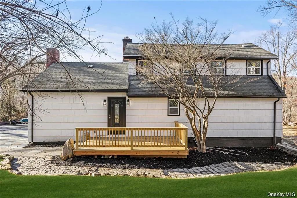 144 Old Lake Street, West Harrison