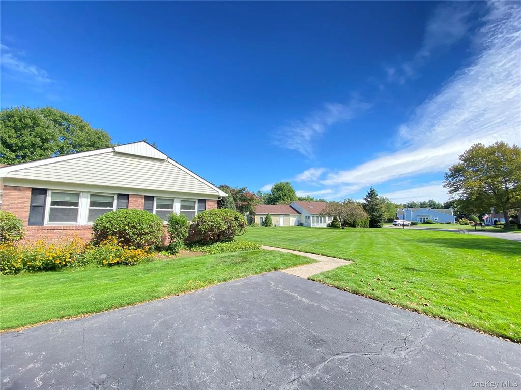 19 Hearthside Drive, Mount Sinai
