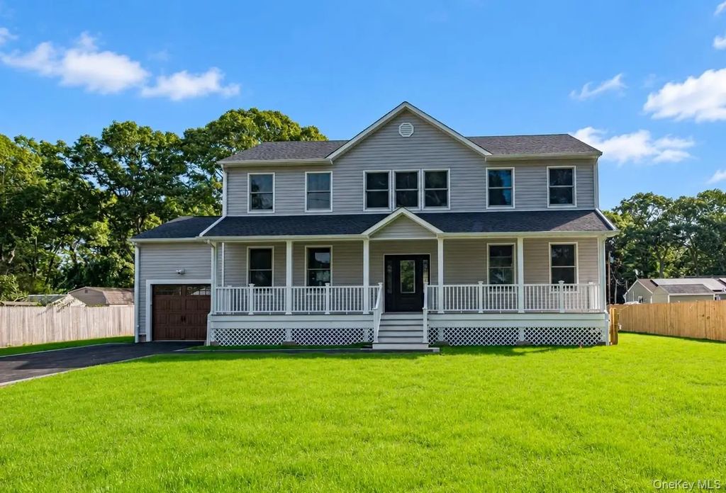 71 Stuyvesant Avenue, Mastic