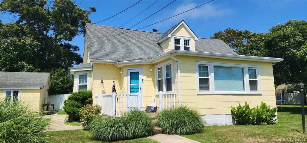 9 Babylon Road, Mastic Beach