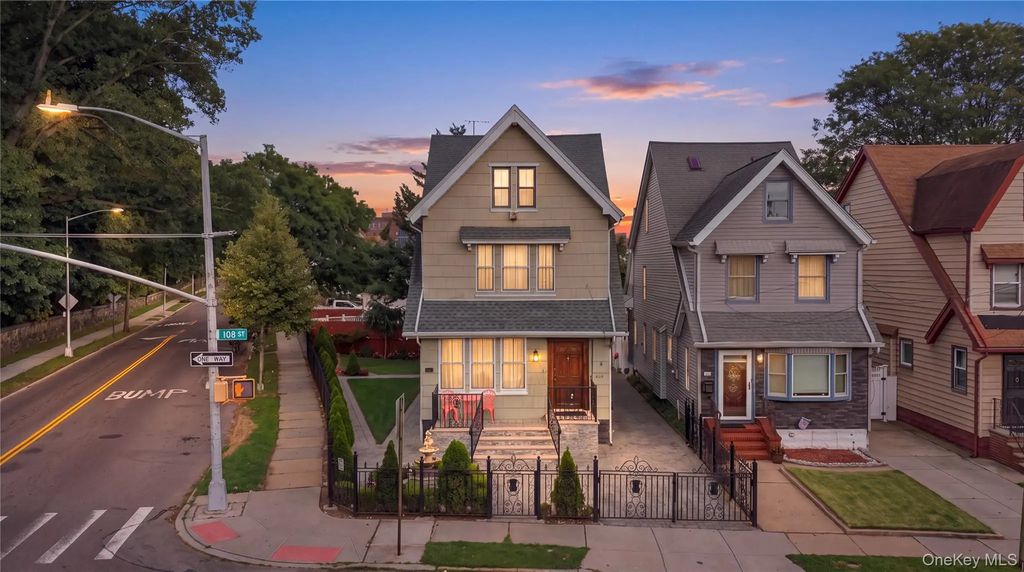 8401 104th Street, Richmond Hill