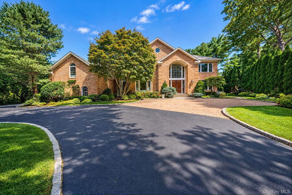 19 Cobblestone Court, Centerport