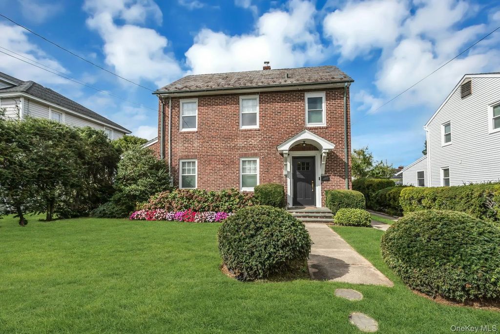 42 Nassau Avenue, Glen Cove