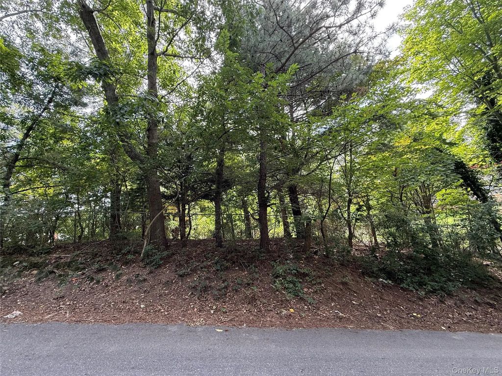 Overhill Road, Rocky Point