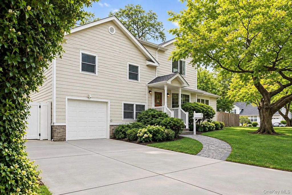21 Edgewood, Plainview