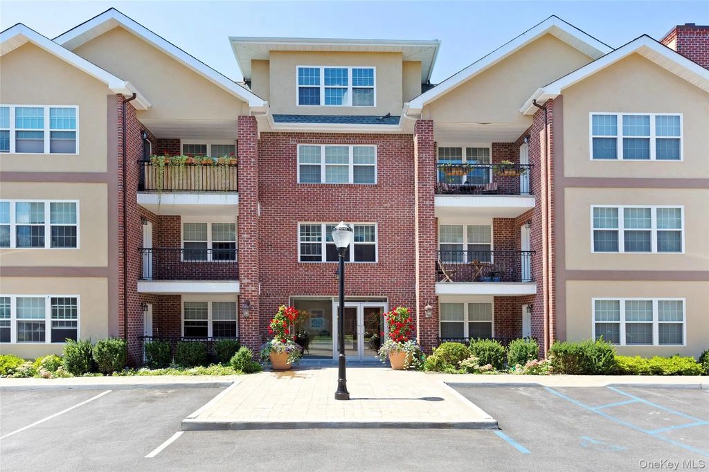 200 Carney Street # 202, Glen Cove
